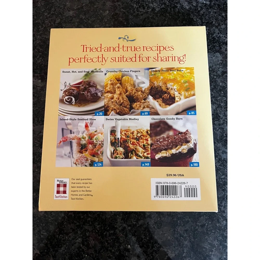 Better Homes and Gardens Hometown Favorites Cookbook‎ 120+ Recipes 2009